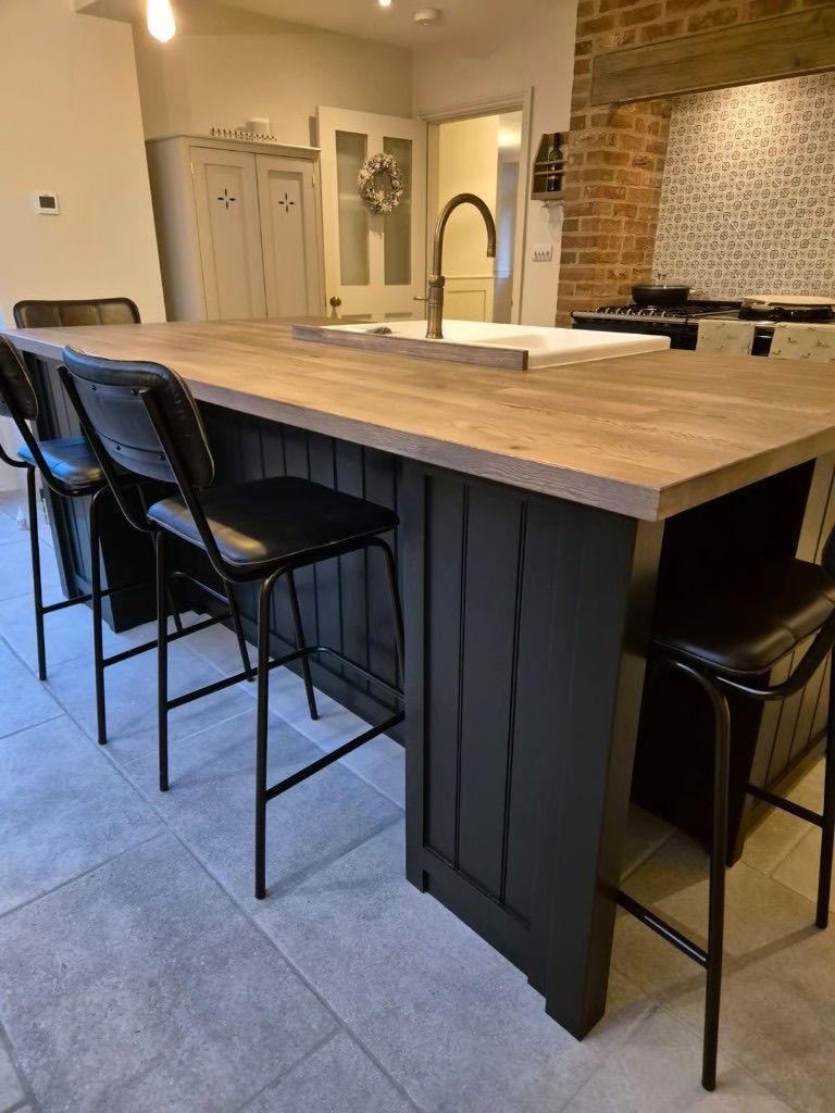 Bespoke kitchen project by Pymm Kitchens — gallery photo 2