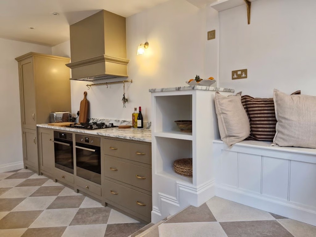 Bespoke kitchen project by Pymm Kitchens — gallery photo 4