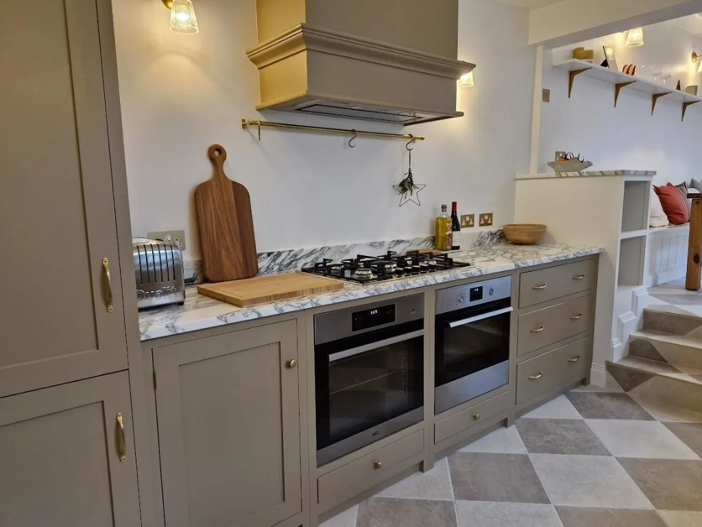 Handmade bespoke kitchen by Pymm Kitchens in Leicestershire
